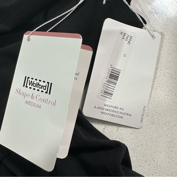 NWT WOLFORD Womens Perfect Black Leggings Size Medium Shaping Contours - Picture 4 of 5